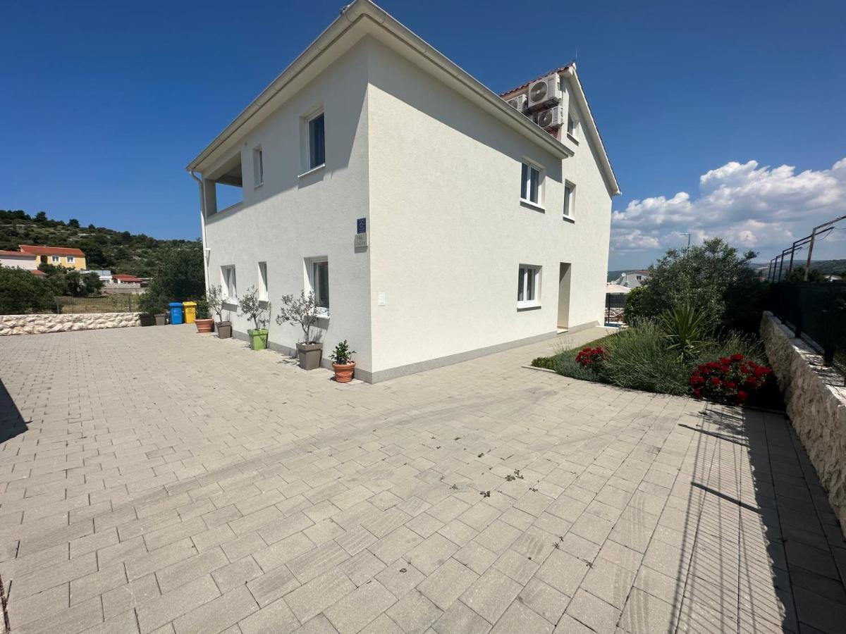 Holiday Home Mb Ражань Екстер'єр фото